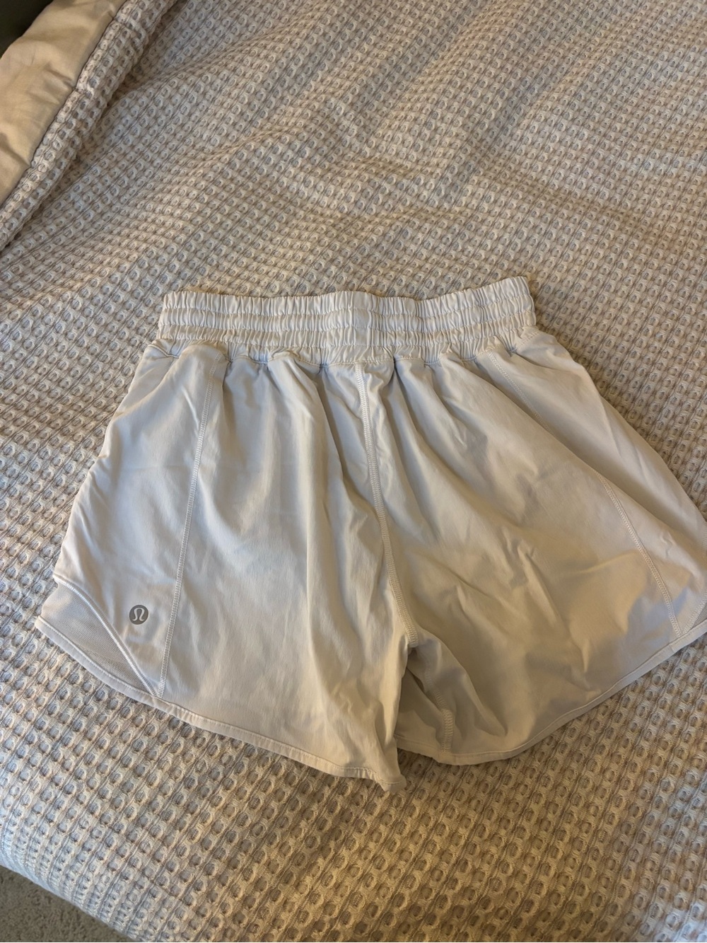 Lululemon white Hotty hot shorts
